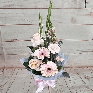Florist Choice Box Arrangement white/pastel